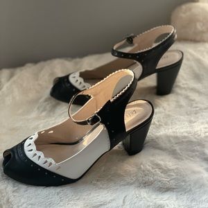 Retro Black/White Heels - size 9.5/41 - NWT
